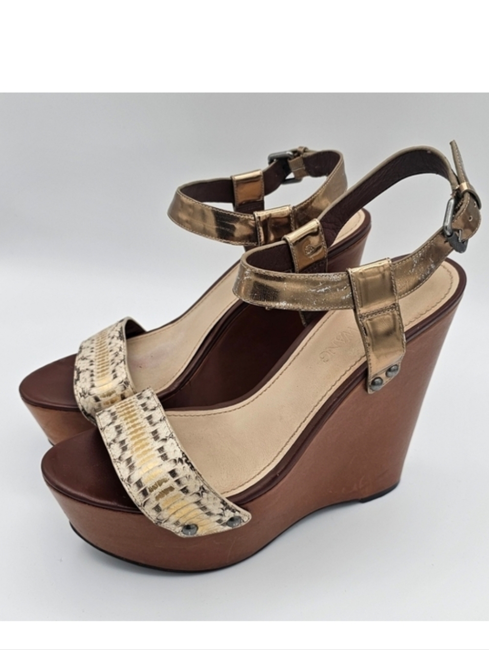 Vera Wang Lavender Jamaya Metallic Snake Wedge Sandals 10